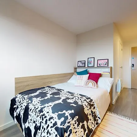 Canvas Glasgow: Private Rooms and Studios with Shared Kitchen Near City Centre Exterior photo